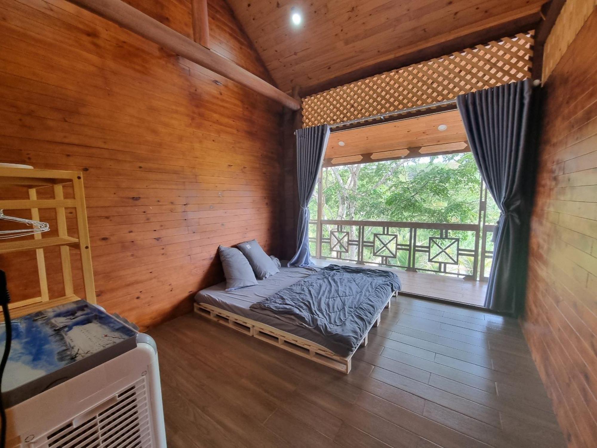 An Nhien Farm - Venuestay Буонметхуот Экстерьер фото